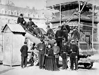 Troops of the Paris Commune in the Place Vendôme, 1871